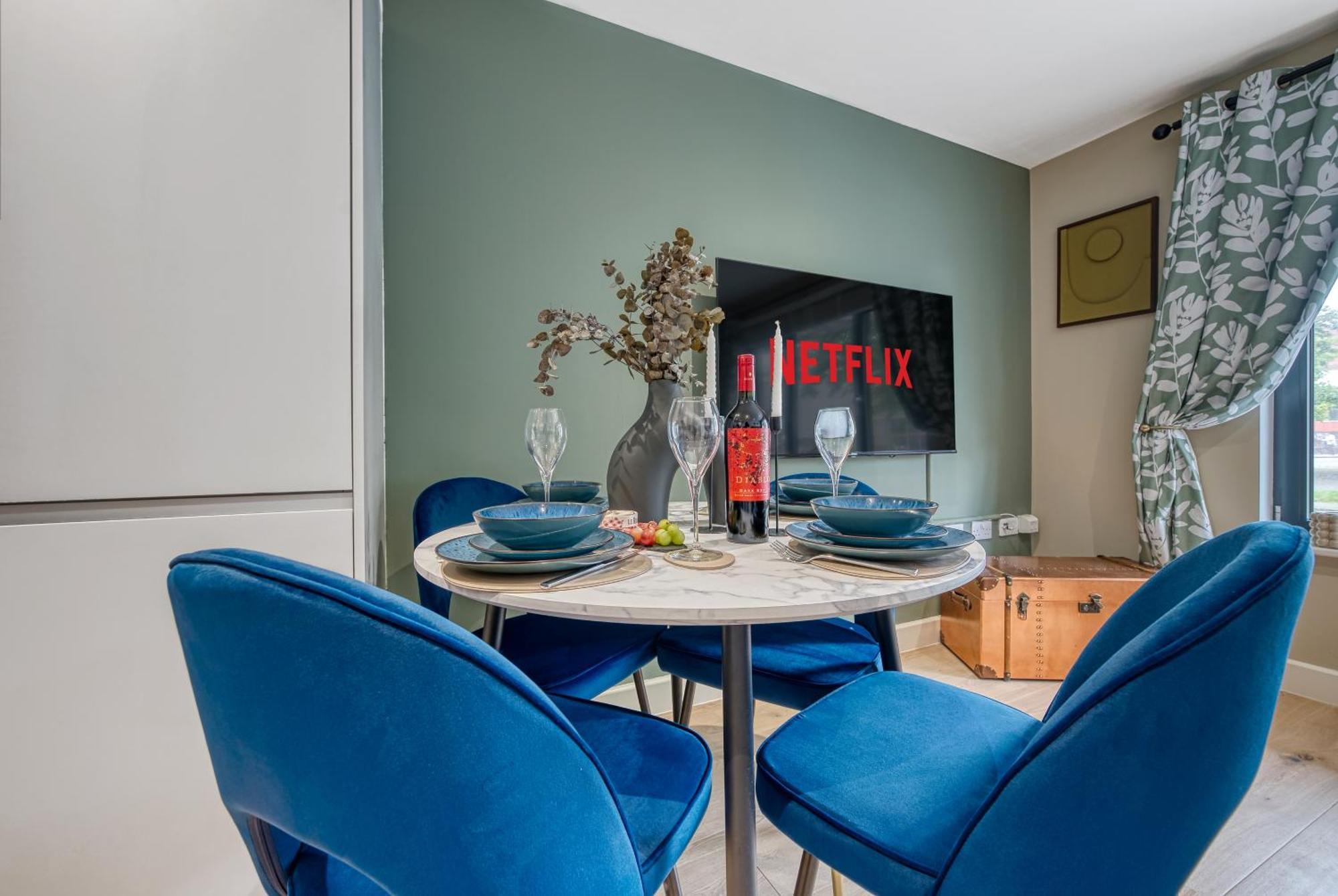 1 Bedroom Ocean Village Luxurious, Stylish & Cosy Apartment, Central Location In Southampton, Sleeps 4 - Summer Special Offer! - By Blue Puffin Stays Dış mekan fotoğraf