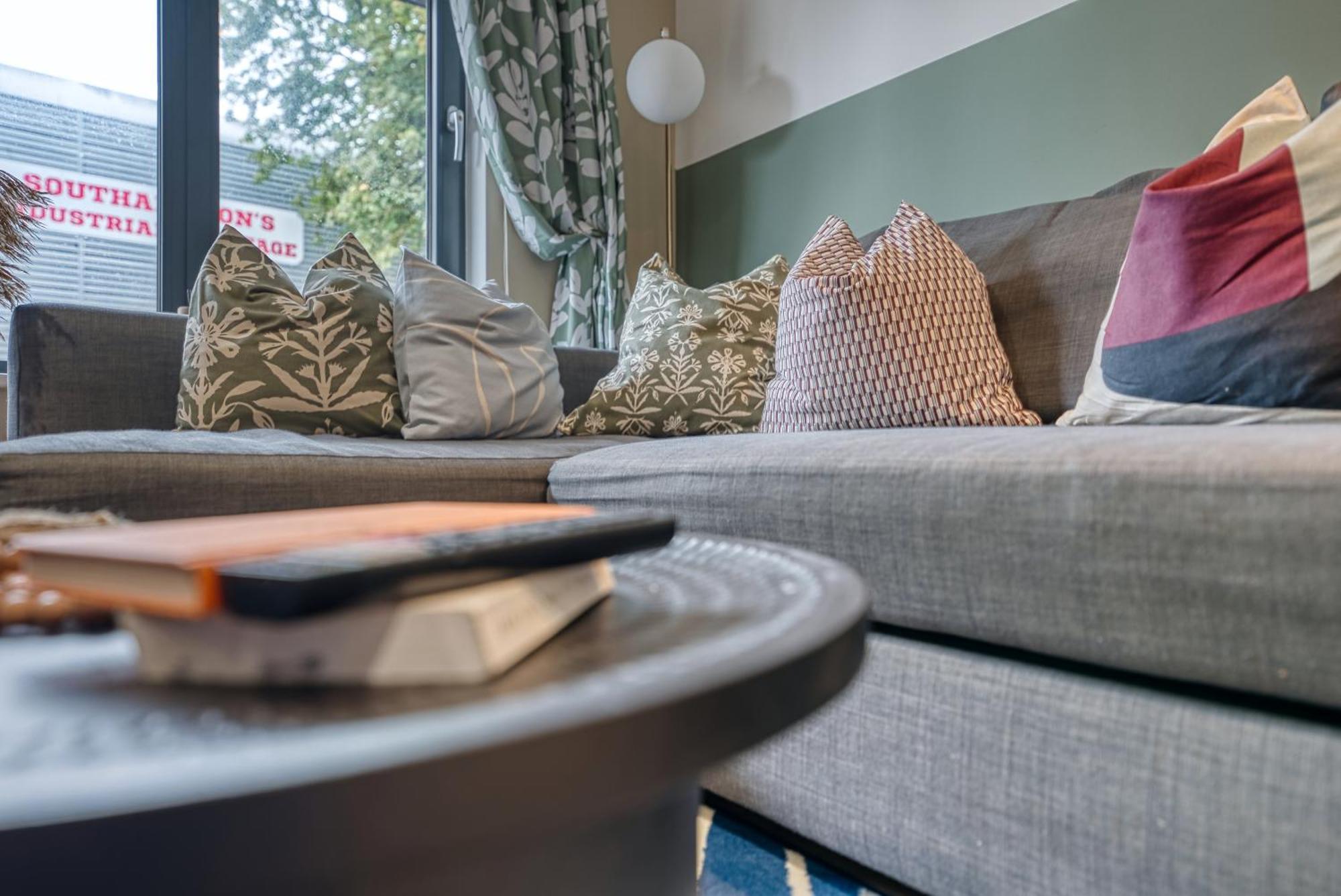1 Bedroom Ocean Village Luxurious, Stylish & Cosy Apartment, Central Location In Southampton, Sleeps 4 - Summer Special Offer! - By Blue Puffin Stays Dış mekan fotoğraf