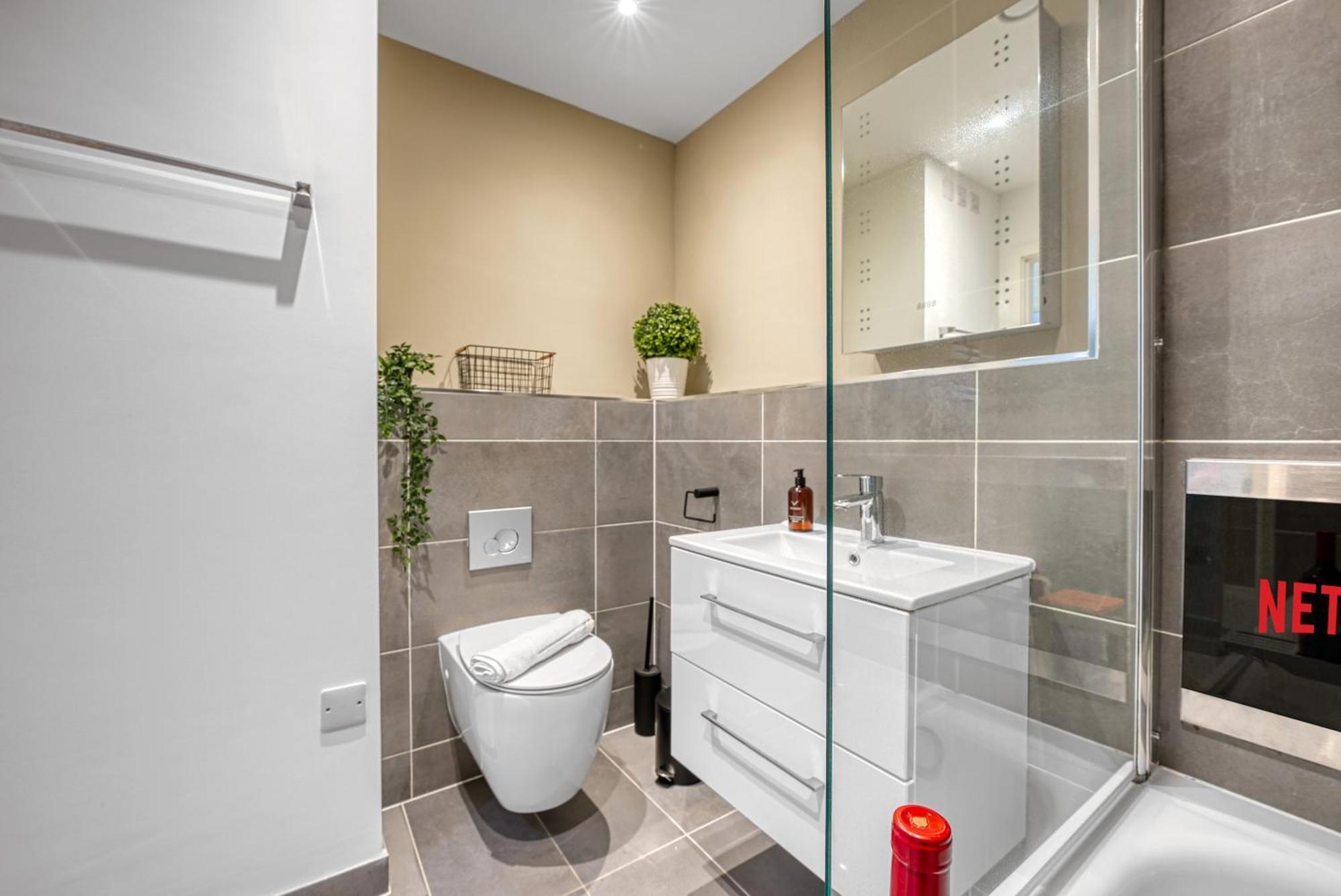 1 Bedroom Ocean Village Luxurious, Stylish & Cosy Apartment, Central Location In Southampton, Sleeps 4 - Summer Special Offer! - By Blue Puffin Stays Dış mekan fotoğraf