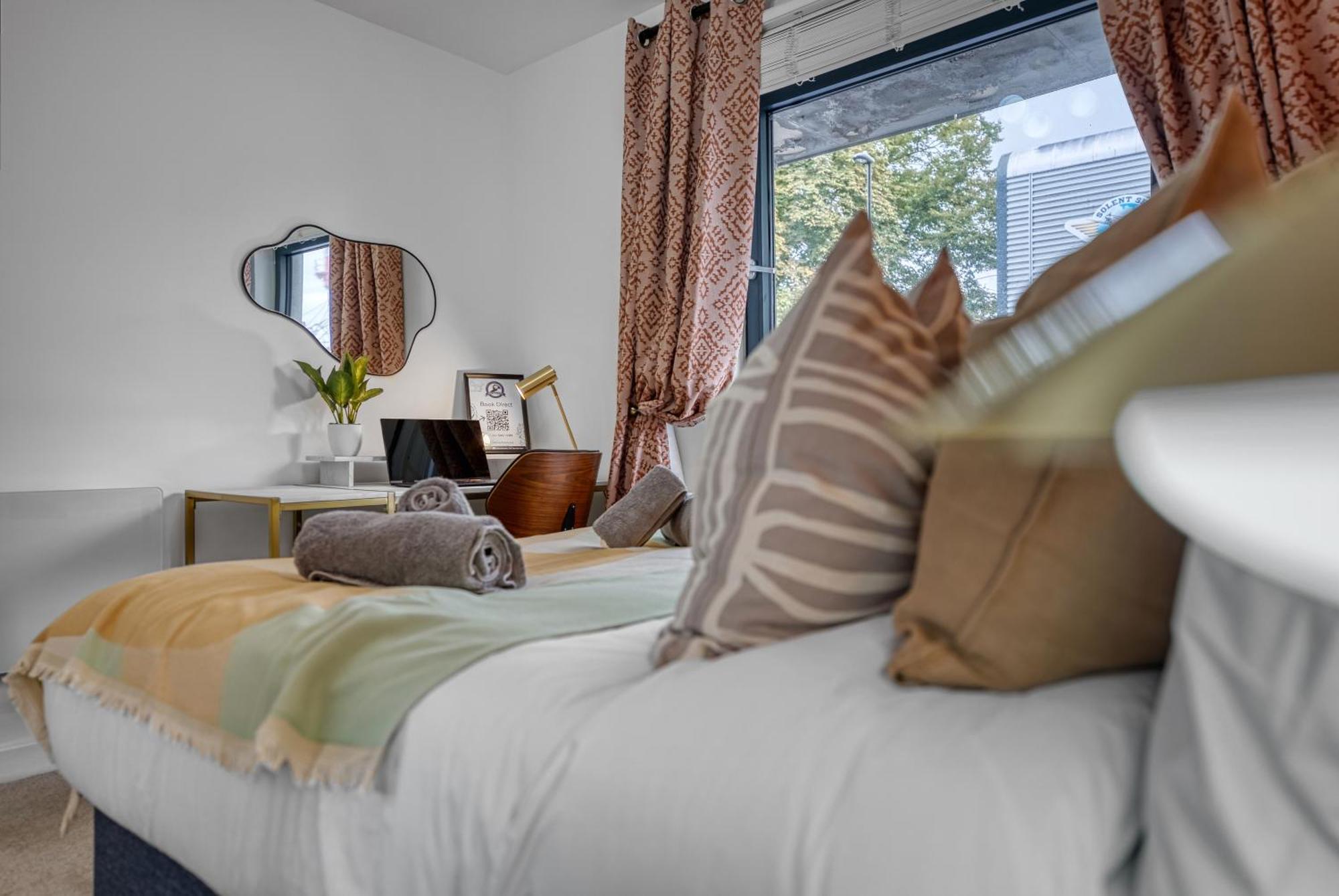 1 Bedroom Ocean Village Luxurious, Stylish & Cosy Apartment, Central Location In Southampton, Sleeps 4 - Summer Special Offer! - By Blue Puffin Stays Dış mekan fotoğraf