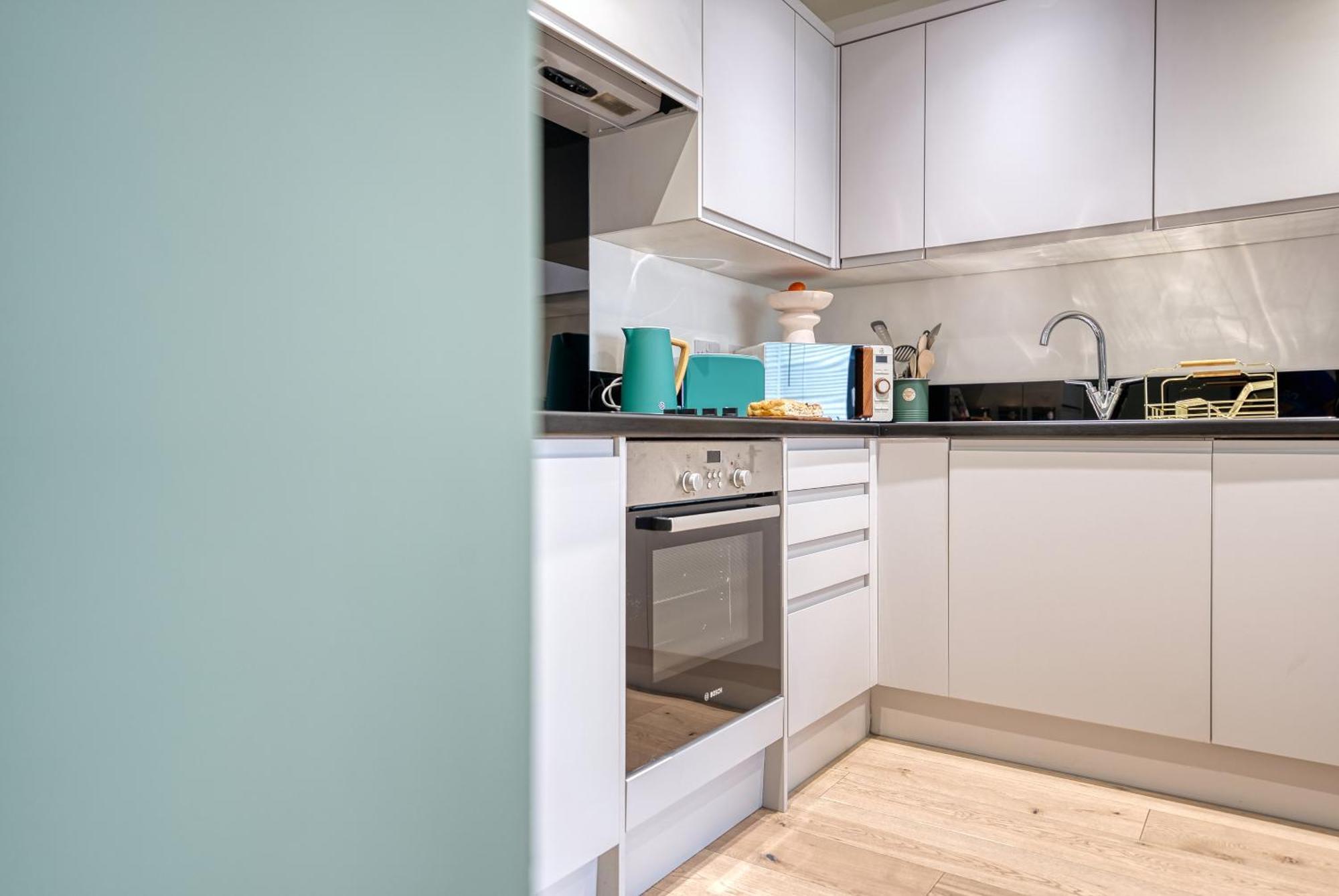 1 Bedroom Ocean Village Luxurious, Stylish & Cosy Apartment, Central Location In Southampton, Sleeps 4 - Summer Special Offer! - By Blue Puffin Stays Dış mekan fotoğraf