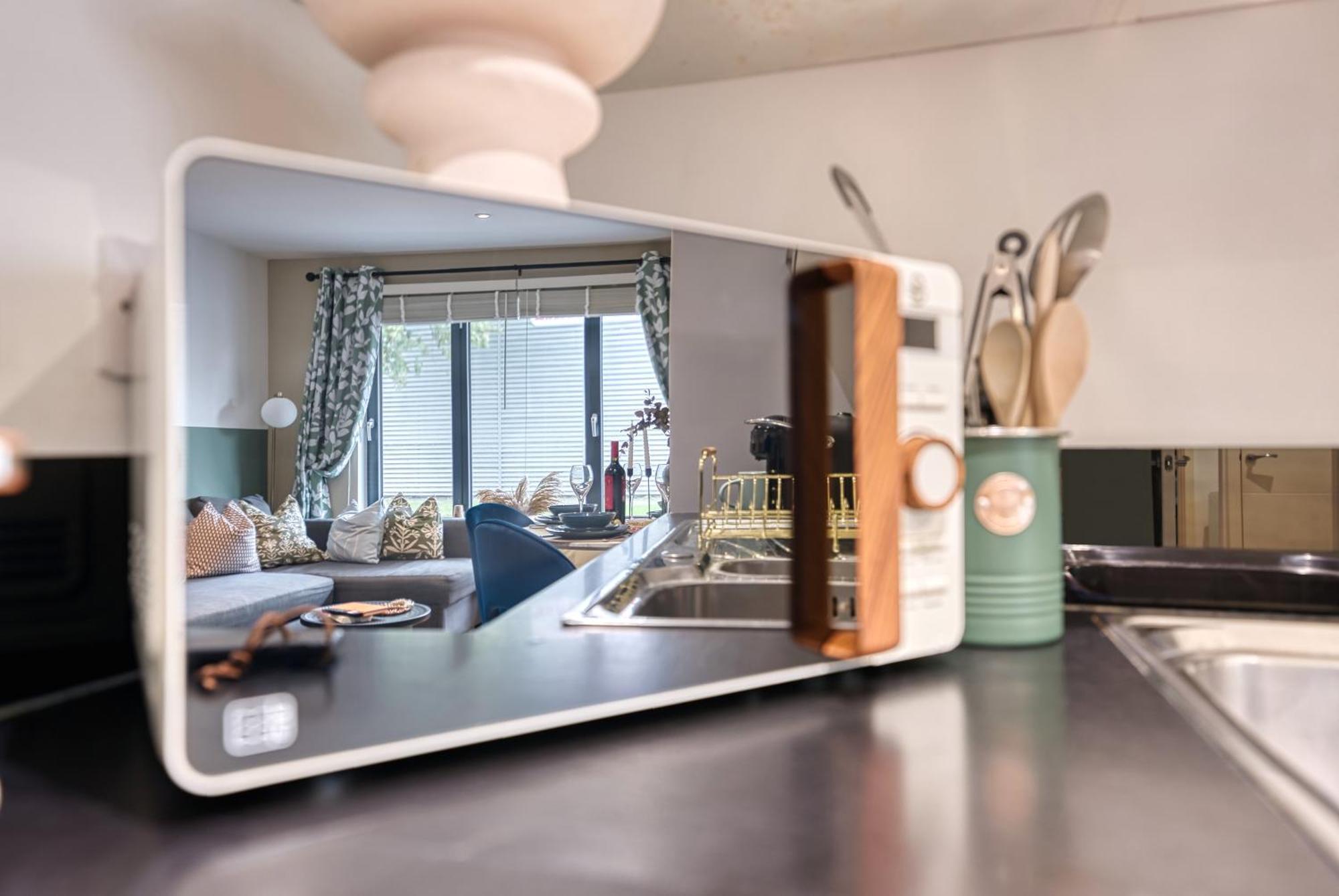 1 Bedroom Ocean Village Luxurious, Stylish & Cosy Apartment, Central Location In Southampton, Sleeps 4 - Summer Special Offer! - By Blue Puffin Stays Dış mekan fotoğraf