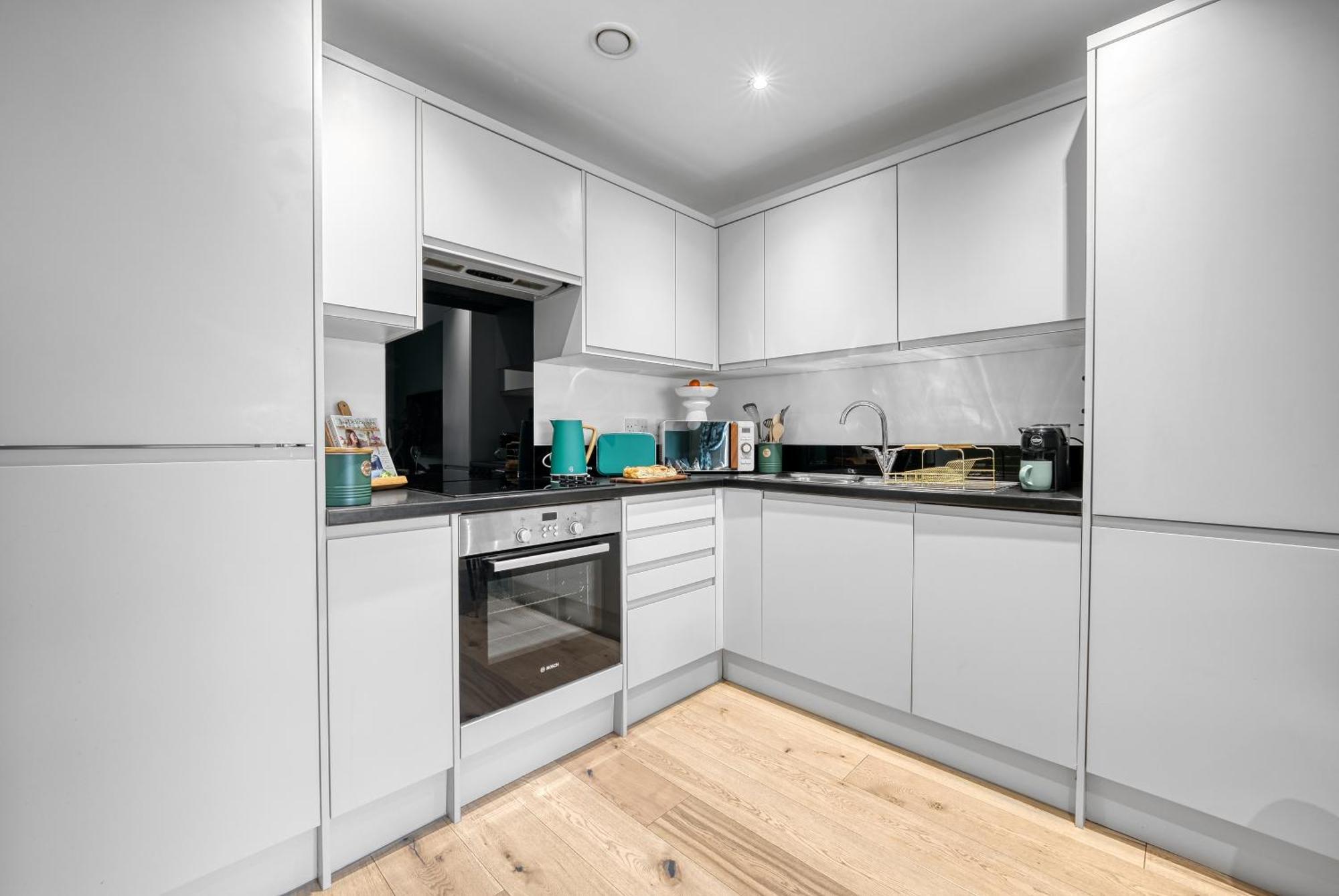 1 Bedroom Ocean Village Luxurious, Stylish & Cosy Apartment, Central Location In Southampton, Sleeps 4 - Summer Special Offer! - By Blue Puffin Stays Dış mekan fotoğraf